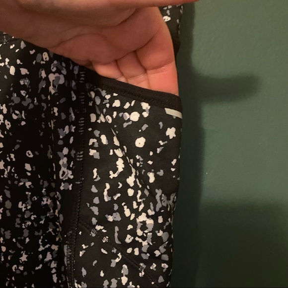 Athleta Spotted Black Cropped Leggings - Picture 6 of 7